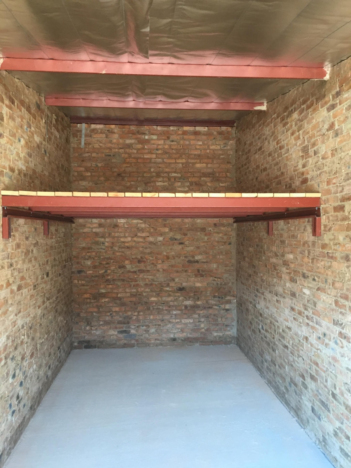 Kempton park storage facility with spacious shelving