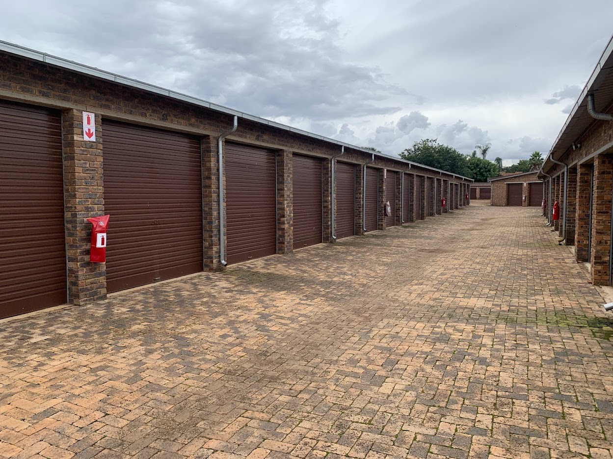 Secure, central storage garages in Kempton Park